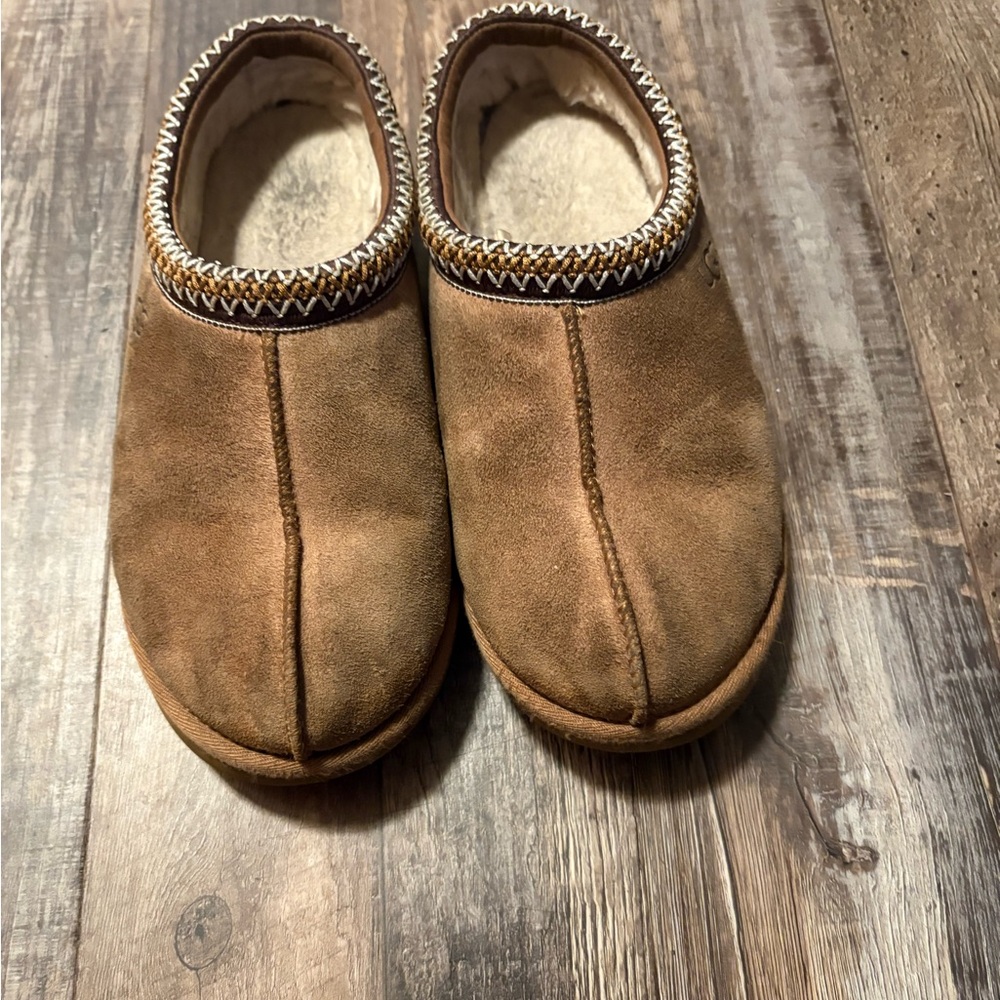 Women’s size 9 Tazz Ugg slippers